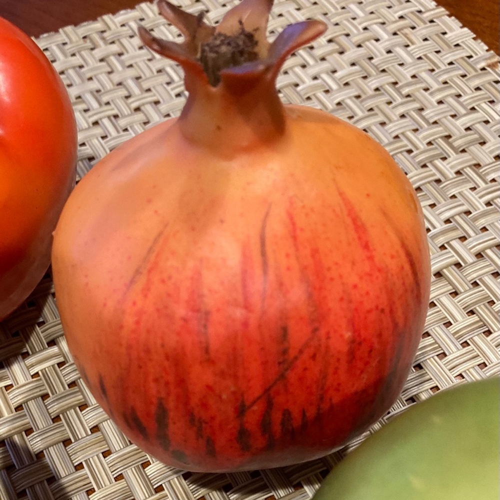 5 Pieces Decorative Faux Fruit Decor. - Picture 2 of 6